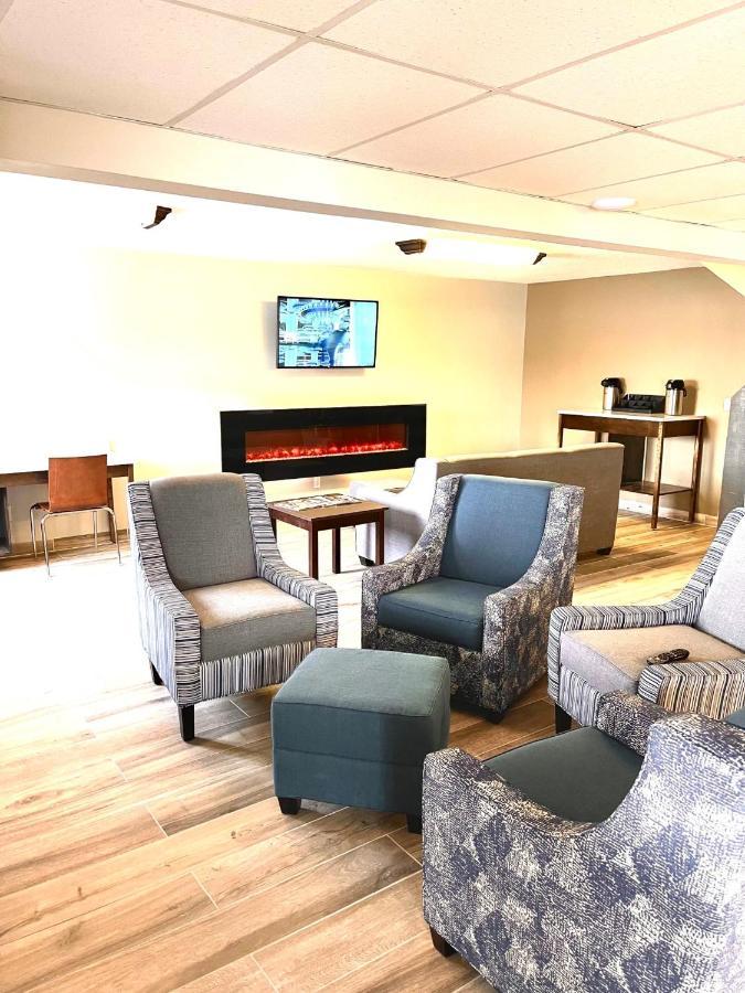 Econo Lodge Williston Bagian luar foto