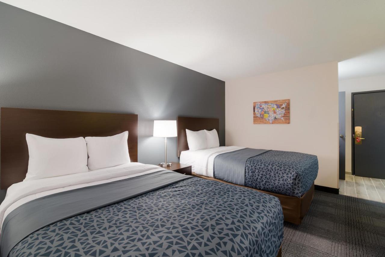 Econo Lodge Williston Bagian luar foto