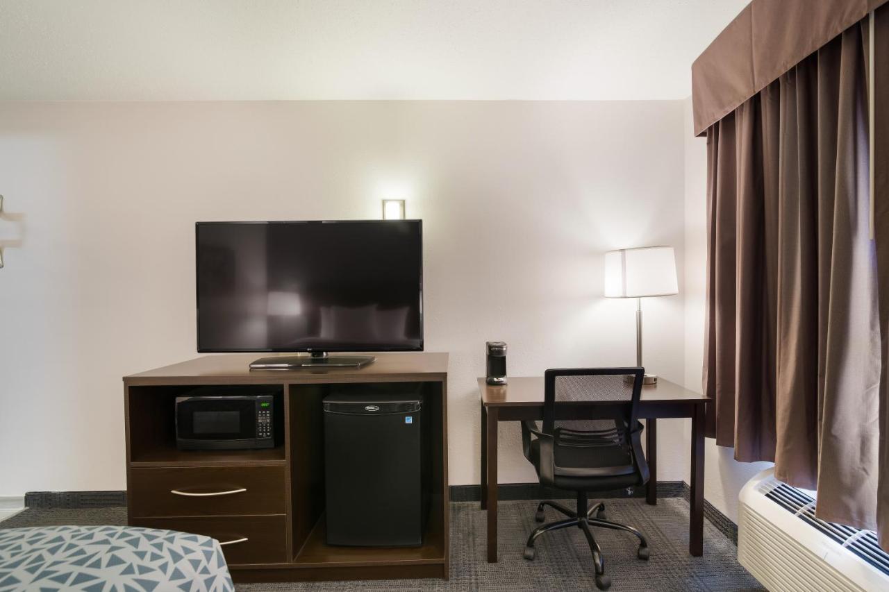 Econo Lodge Williston Bagian luar foto