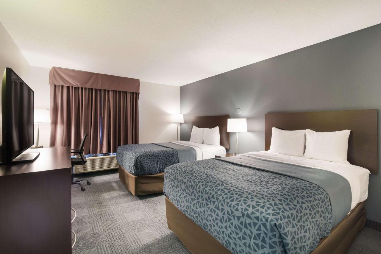 Econo Lodge Williston Bagian luar foto