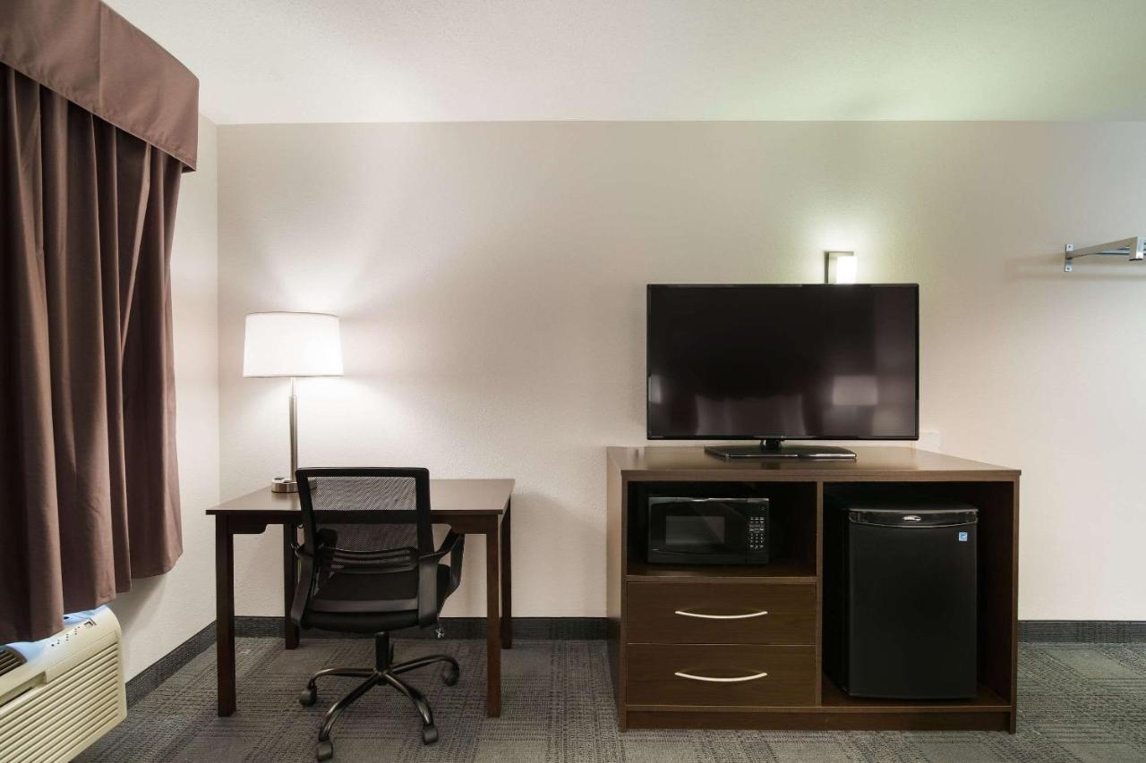 Econo Lodge Williston Bagian luar foto